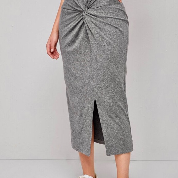 Split hem skirt. 🎀 - Picture 4 of 7